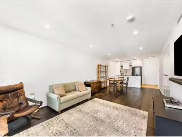 Just in! 2 BR 93/20 Allara Street, City Apartment for rent Li.