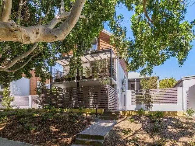 Nice 2 BR 9/34 Cunningham Terrace, Daglish, WA 6008