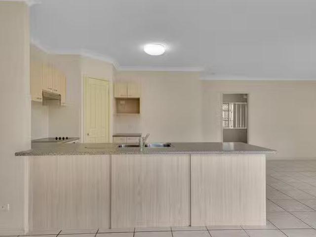 Rental! 2 Cowper Court, Rothwell, QLD 4022