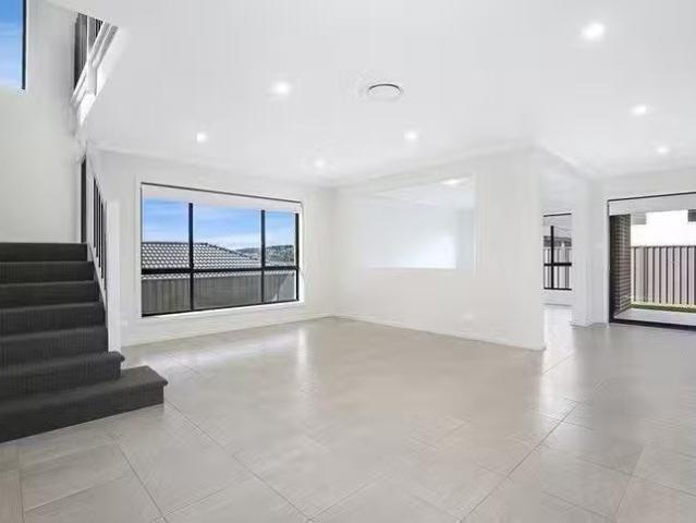Rental! 2 Ganya Street, Calderwood, NSW 2527