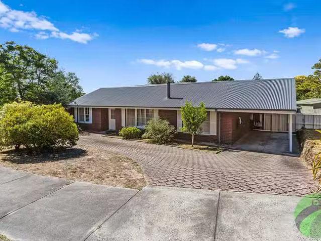 Cozy 2 Giles Court, Frankston South, VIC 3199