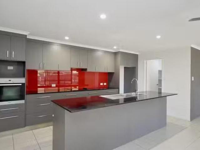 Nice 2 Grasstree Crescent, Kirkwood, QLD 4680