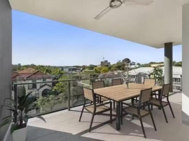 Charming 2 Laurence Street, St Lucia, QLD 4067