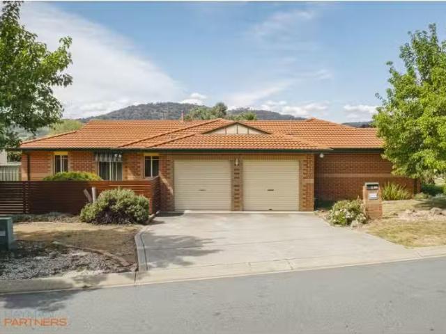 Charming 2 Leahy Place, Gordon House for rent Listed by Baile.