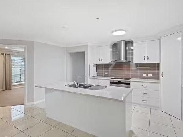 Charming 2 Stedman Street, Middle Ridge, QLD 4350