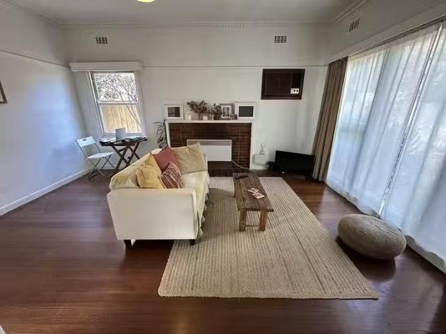 Deal! 2 Scotsburn Grove, Werribee, VIC 3030