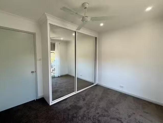 Rental! 2A Lake Road, Fennell Bay, NSW 2283