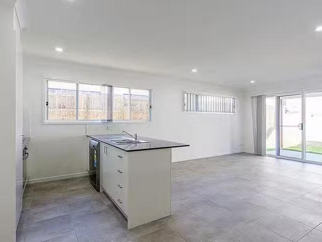 Nice 33 Dysart Drive, Holmview, QLD 4207