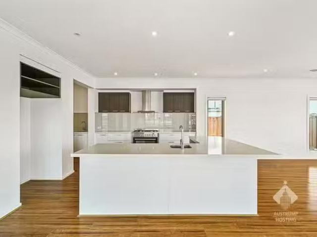 Unique 33 Rhode Island Close, Point Cook, VIC 3030