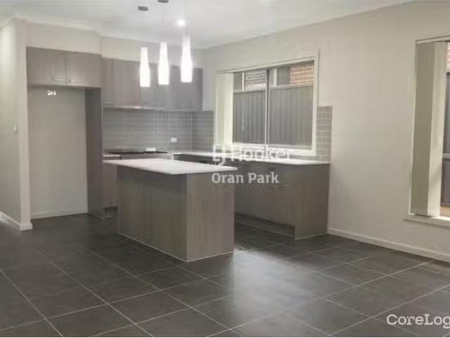 Nice 33A Evans Street, ORAN PARK House for rent Listed by Ell.