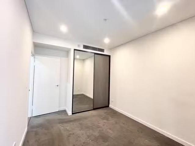 Deal! 302/7 Garrigarrang Avenue, Kogarah, NSW 2217