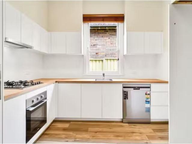 For Rent! 302 Miller Street, North Sydney Townhouse for rent.
