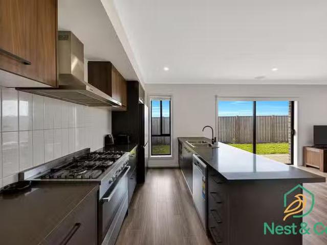 Cheap 30 Beaconsfield Drive, Mickleham, VIC 3064