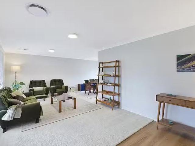 Just in! 30 Hinemoa Avenue, Killarney Vale, NSW 2261