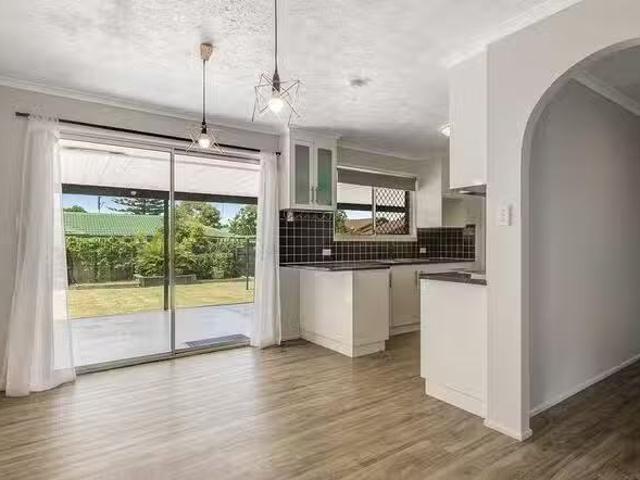 Cheap 30 Kingsford Smith Drive, Wilsonton, QLD 4350