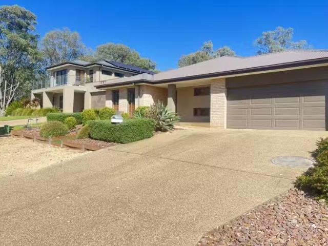 Unique 30 Redbox Drive, THURGOONA House for rent Listed by Le.