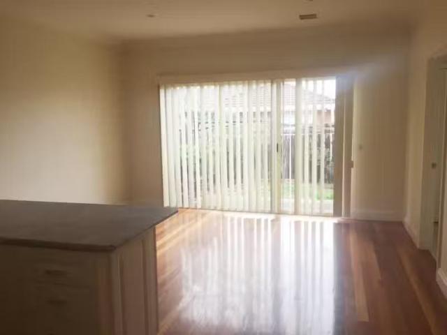 Unique 3/10 Willoughby Street, Reservoir VIC 3073 Unit For L.