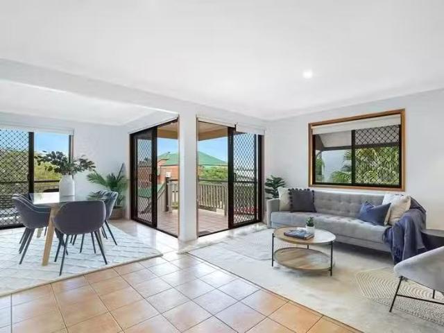 Unique 3/11 Paragon Street, Yeronga, QLD 4104