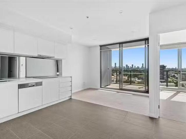 Cozy 31202/300 Old Cleveland Road, Coorparoo, QLD 4151