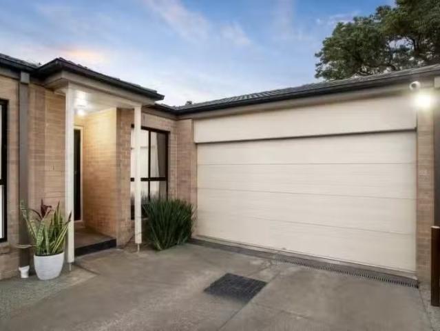 Deal! 3/16 John Street, Pakenham VIC 3810 Unit For Lease