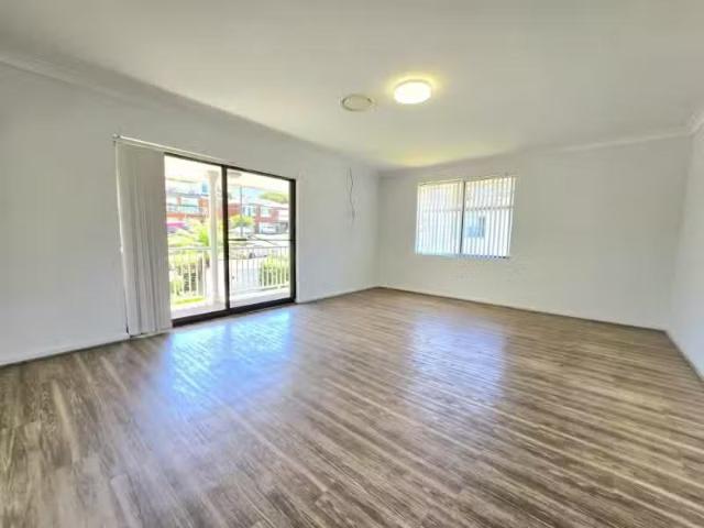 Cheap 31 Bringelly Avenue, Pendle Hill House for rent Listed.