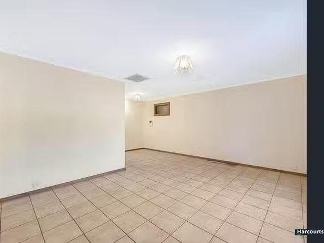 Charming 31 Gunnawarra Crescent, Craigmore, SA 5114