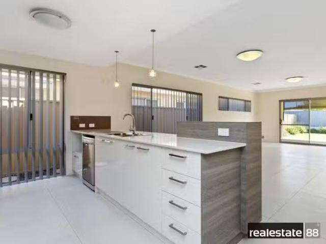 Nice 31A Palmerston Street, St James, WA 6102