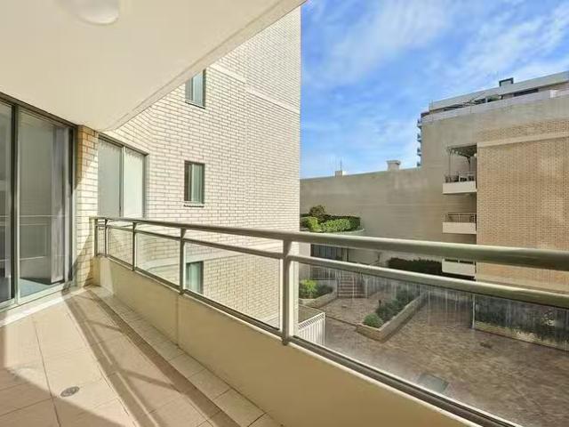 Charming 32/107 Pacific Highway, Hornsby, NSW 2077