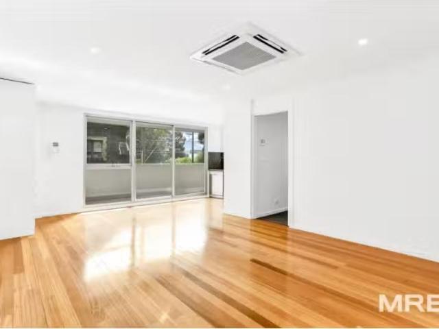 Just in! 3/211 Wellington Street, COLLINGWOOD Apartment for re.
