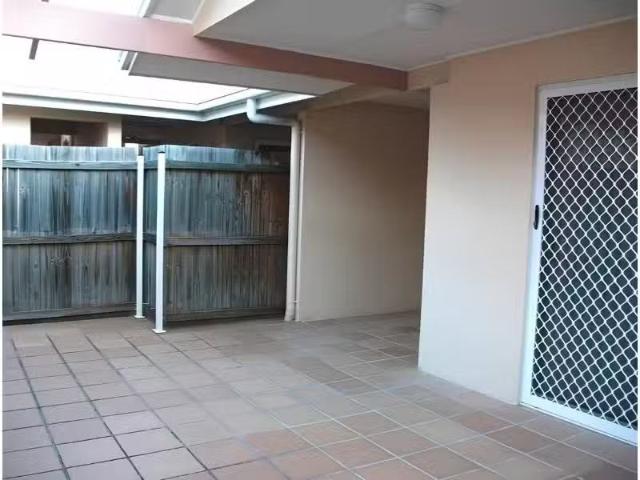 Just in! 3/22 Kingsford Street, AUCHENFLOWER Apartment for ren.