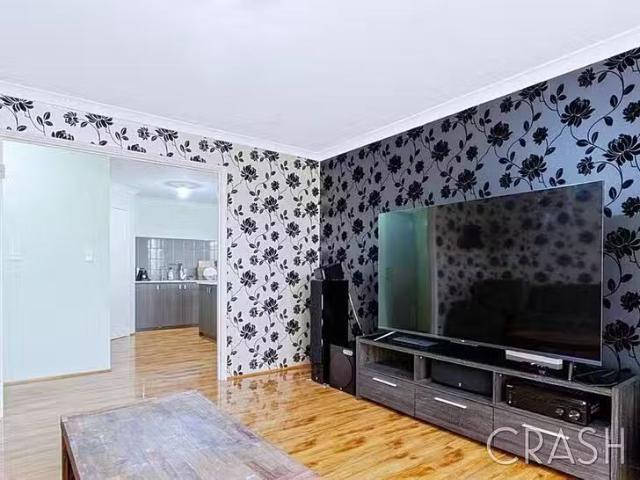 Unique 3/24 Sheffield Road, Wattle Grove, WA 6107