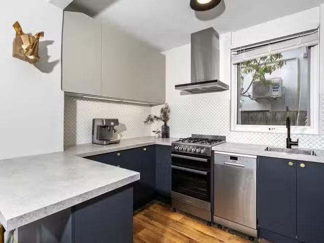 Cheap 3/24A Tennyson Street, Elwood, VIC 3184