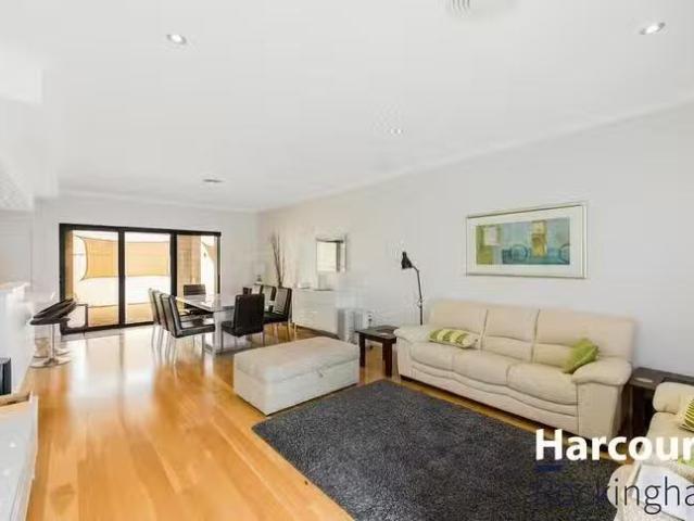 Unique 3/29 Seaforth Road, Shoalwater, WA 6169