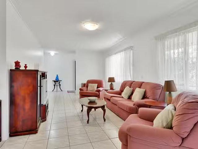 Deal! 32 Timbarra Crescent, Jindalee, QLD 4074