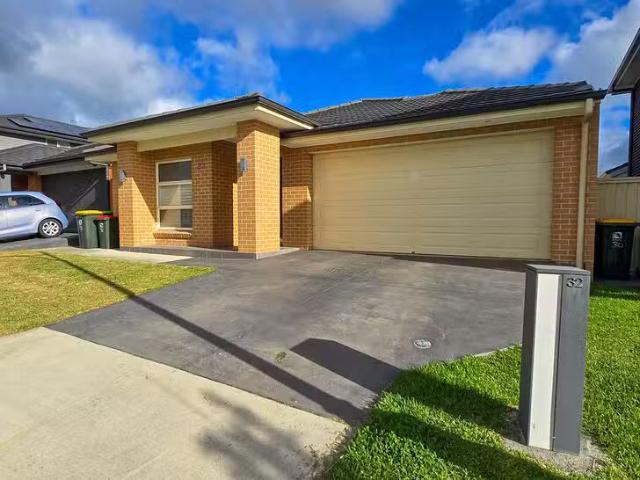 Deal! 32 Derbyshire Road, Spring Farm, NSW 2570