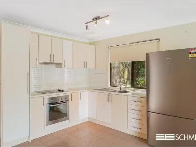 Cheap 32 Hillcrest Avenue, TWEED HEADS SOUTH House for rent L.