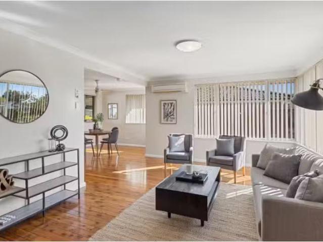 Unique 32 Lawson Crescent, Orange House for rent Listed by Be.
