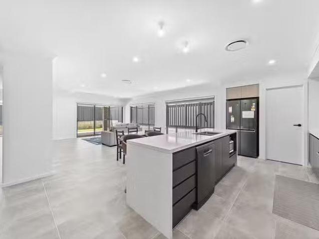 Cozy 32 Mary Street, Googong, NSW 2620