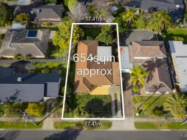 Deal! 32 Palmerston Avenue, Templestowe Lower VIC 3107 House.