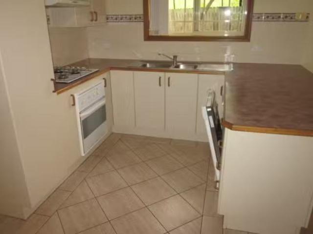 Cozy 3/2 Pass Avenue, Thirroul Townhouse for rent Listed by A.