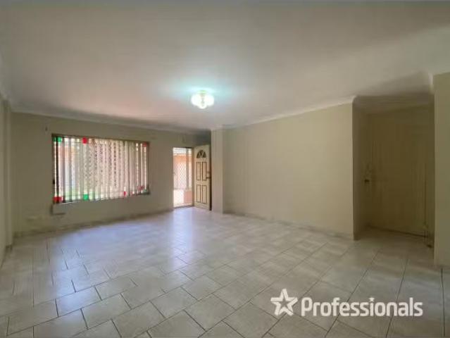 Unique 3/30 Hoxton Park Road, Liverpool Townhouse for rent Li.