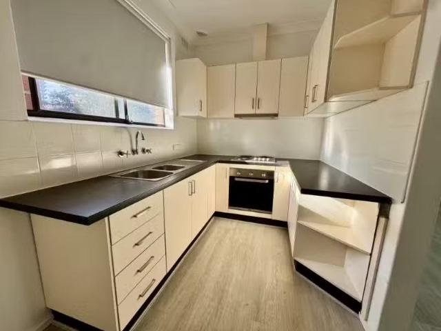 Charming 3/30 Woids Avenue, HURSTVILLE Apartment for rent Lis.