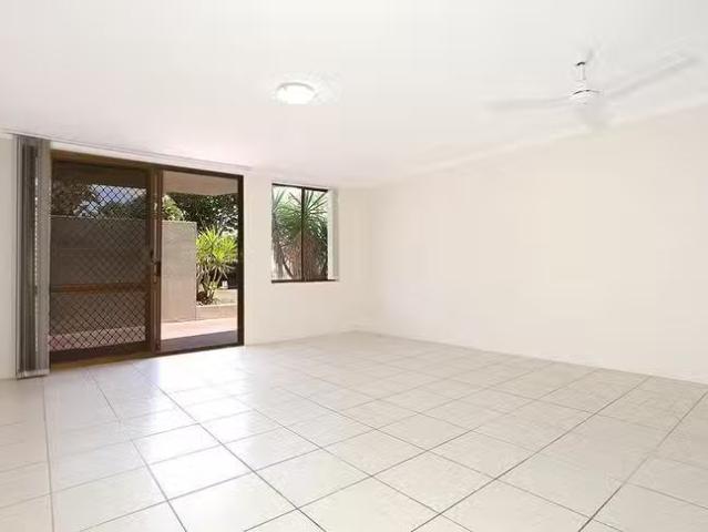 Cheap 3/3355 Surfers Paradise Boulevard, Surfers Paradise, QLD.