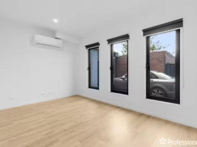 For Rent! 3/36 Buckingham Street, Sydenham VIC 3037