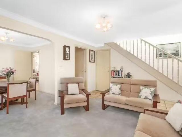 Deal! 338A Somerville Rd, Hornsby Heights Townhouse for rent.