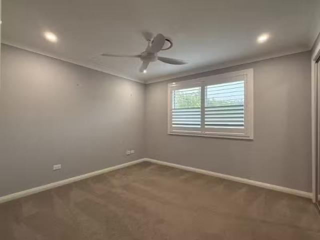 Charming 37 Budgeree Drive, Aberglasslyn Townhouse for rent L.