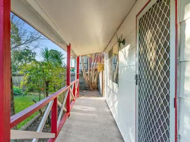 Deal! 37 Holles Street, Waterford West, QLD 4133