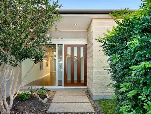Cheap 37 Martinique Way, Clear Island Waters, QLD 4226