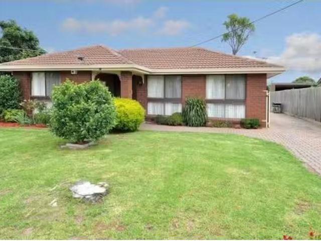Deal! 37 Marshall Avenue, St Albans VIC 3021