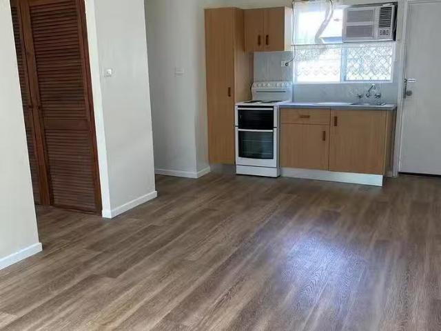 Cozy 3/485 Mccoombe Street, Mooroobool, QLD 4870